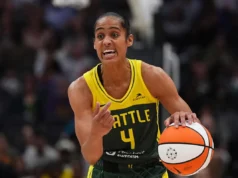 Placa de Skylar Diggins com o horizonte de Chicago; Satou Sabali juntou-se ao New York Liberty