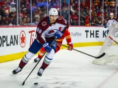 Pós-jogo: Martin Neckas do Avalanche marca 100 pontos em Calgary