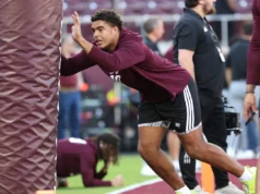 O jovem DL da Texas A&M fala sobre crescimento após os treinos de primavera