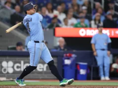 Blue Jays DH George Springer saiu mais cedo com uma torção no dedo do pé