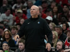 O técnico do Mavs, Jason Kidd, foi expulso pouco antes do lance nazista do Marshall contra o Orlando.