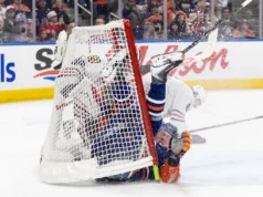 Os Oilers venceram o Chicago por 3 a 1 para acabar com as esperanças dos playoffs dos Blackhawks e registrar a 5ª vitória da temporada