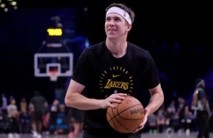 Charania: Espera-se que Austin Reaves retorne para o jogo 4 contra os Rockets