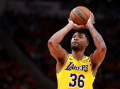 A NBA diz que Marcus Smart violou a pista durante um lance livre tardio