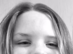 Uma estudante de 13 anos foi encontrada morta no chuveiro depois de sofrer uma convulsão dias depois de sua família ter lutado para conseguir seus medicamentos vitais.