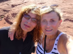 Uma mulher ‘ciumenta’ foi considerada culpada de assassinar a irmã de um diretor de cinema depois de cortar sua garganta, roubar seu Rolex e depois deixar seu corpo apodrecer em um apartamento por três dias.