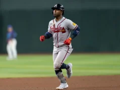 Albies e Olson rebateram home runs consecutivos no dia 9 para levar o Braves à vitória por 2 a 0 sobre o Diamondbacks.