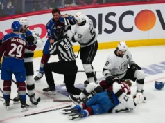 Landeskog empata o jogo 2 em 1-1 faltando 3:35 para o fim, Avalanche e Kings vão para a prorrogação
