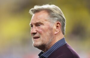 Glenn Hoddle revela que se ofereceu para treinar o Tottenham com OC Ardiles antes da nomeação de Roberto Di Zerbi