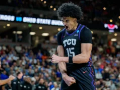 O portal de transferências masculinas do basquete universitário tem 4 vencedores, 3 perdedores e 1 curinga