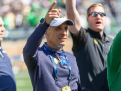 O ex-QB Ron Paulus desempenha um grande papel na reconstrução de Notre Dame