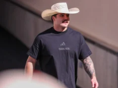 Os Miami Dolphins estão atacando jogadores do Texas durante o Draft de 2026 da NFL