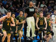 Nevada Smith, ex-Marquette e com ligações da NBA com o Texas, foi selecionado para treinar o Siena