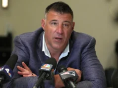 O técnico do NFL Patriots, Mike Vrabel, não está sob investigação pela conduta da repórter Diana Rusini