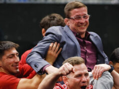 O técnico de luta livre de Stanford, Chris Ayres, divulga uma declaração reveladora entre os lutadores cardeais no portal de transferência