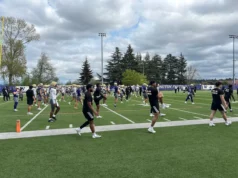 Juventude e competição são as manchetes do 10º treino de primavera do futebol de Washington
