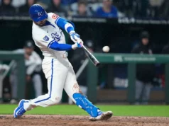 Jonathan India atinge o Grand Slam e Kyle Isbell faz 4 a 4 na vitória dos Royals sobre os Twins por 13-9 na chuva