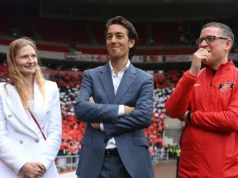 Sunderland alerta para a controvérsia de Nigel Farage: Será que a sua temporada notável merece algo melhor do que este teatro político?