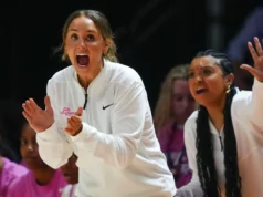 A guarda do norte do Arizona, Naomi White, comprometeu-se com Lady Vols fora do portal de transferência