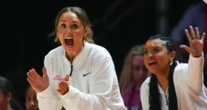 A guarda do norte do Arizona, Naomi White, comprometeu-se com Lady Vols fora do portal de transferência