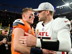 O 4 vezes quarterback do Pro Bowl marca com o rival da divisão dos Broncos