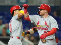 Homers da Igreja ajudariam os Cardinals a derrotar os Marlins por 5-3
