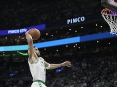 Jayson Tatum fez um retorno forte nos playoffs para o Celtics, que derrotou o 76ers por 123-91 no Jogo 1.