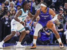 O Magic venceu o Hornets por 121 a 90 em jogo play-in e enfrentará o Pistons na 1ª rodada dos playoffs.