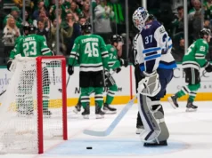 Jake Oettinger venceu Connor Hellebuyck na partida de goleiros da equipe dos EUA enquanto o Stars derrotava os Jets por 3 a 0