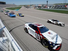 Tyler Reddick ultrapassa Kyle Larson na última volta do OT para vencer a corrida da NASCAR Cup Series no Kansas