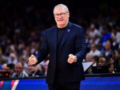 Geno Auriemma, o experiente solucionador de problemas, deve descobrir seu próximo passo na UConn