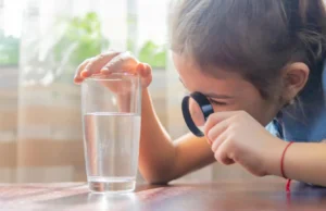 Estudo do MIT mostra que as crianças são mais vulneráveis a produtos químicos cancerígenos na água