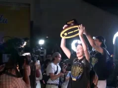 Uma grande multidão de fãs deu as boas-vindas aos Bruins de volta ao campus da UCLA após a vitória na NCAA