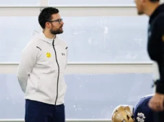 O gerente geral da USC, Chad Bowden, fez sucesso no evento Swim With Mike