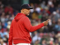 Alex Cora tinha raras habilidades de gestão. Mesmo assim, o Red Sox demitiu o intocável de maneira impressionante