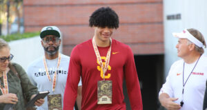 O compromisso da USC, Mekai Brown, recebeu honras de 5 estrelas do Rivals