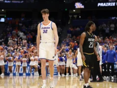 O jogador de basquete mais alto do mundo, Olivier Rioux, de 2,10 metros, assina com a UC Irvine