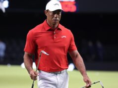 A filmagem da câmera corporal de Tiger Woods mostra as consequências do acidente de carro DUI do jogador de golfe