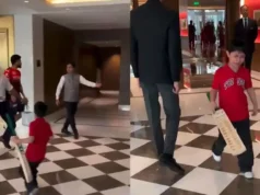 ASSISTIR: Fã de Virat Kohli desaba depois de não conseguir um autógrafo em vídeo viral