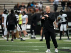 Jared Curtis está realmente em uma competição de QB em Vanderbilt? Clark Lee disse que sim