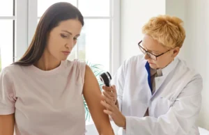 IA identifica padrões de risco precoce para câncer de pele