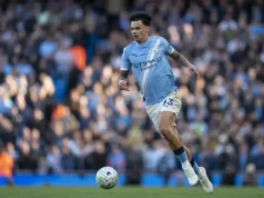 O especialista da TalkSport diz que a estrela do Manchester City deveria ganhar o Jogador do Ano e o Jogador Jovem do Ano