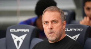 Hansi Flick adia conferência de transferências do Barcelona