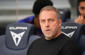 Hansi Flick adia conferência de transferências do Barcelona