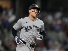 Judge e Rice acertaram home runs consecutivos enquanto igualavam Mantle e Berra na vitória dos Yankees sobre o Texas por 4-2.