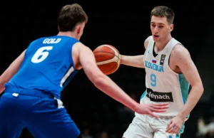 O guarda esloveno Zach Smreker se comprometeu com o Boston College