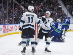 O terceiro hat-trick da carreira de Clayton Keller leva Mammoths à vitória por 7-4 sobre Canucks