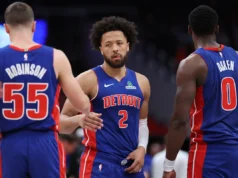Cade Cunningham se junta aos Pistons no banco pela primeira vez desde a lesão