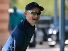 ASSISTIR: Acidente estranho descarrila a estátua de Ichiro Suzuki de Martiners