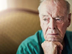 Pessoas solitárias têm memória pior, mas não declinam mais rápido, segundo estudo